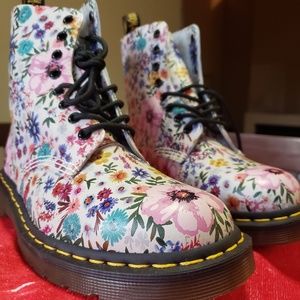 Floral Dr. Martens NEVER WORN NWOB